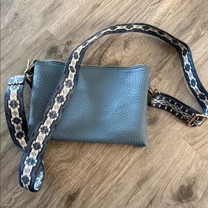 Jen & Co Izzy Vegan Leather Crossbody Bag